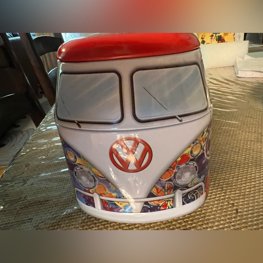 Wave Hopper VW Bus 550 Piece Jigsaw Puzzle in Tin Eurographics New